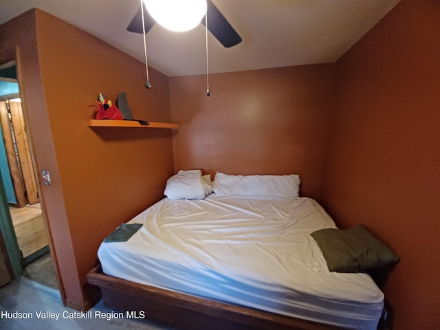 bedroom with ceiling fan