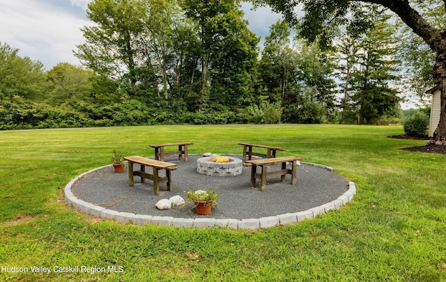 view of yard featuring an outdoor fire pit