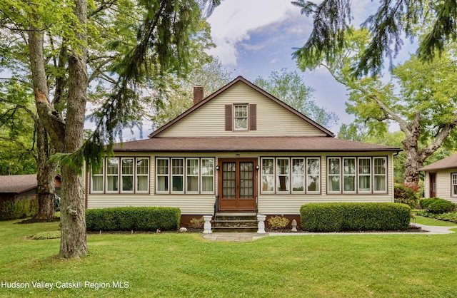 farmhouse-style home with a front yard