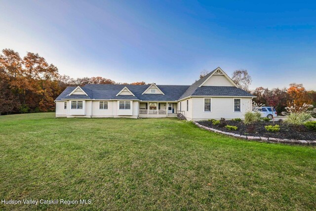 view of front of house featuring a front yard