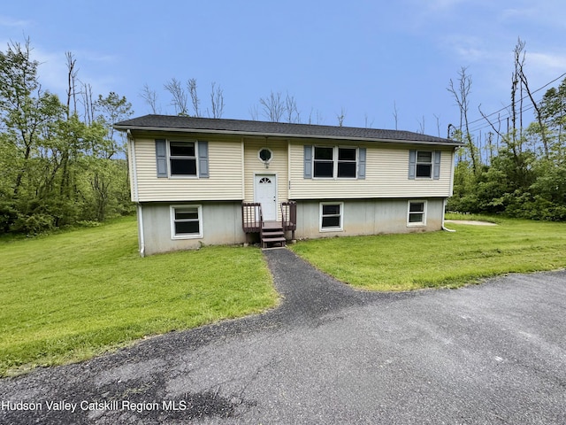 117 Sparling Rd, Saugerties, NY 12477 - bi-level home with a front yard