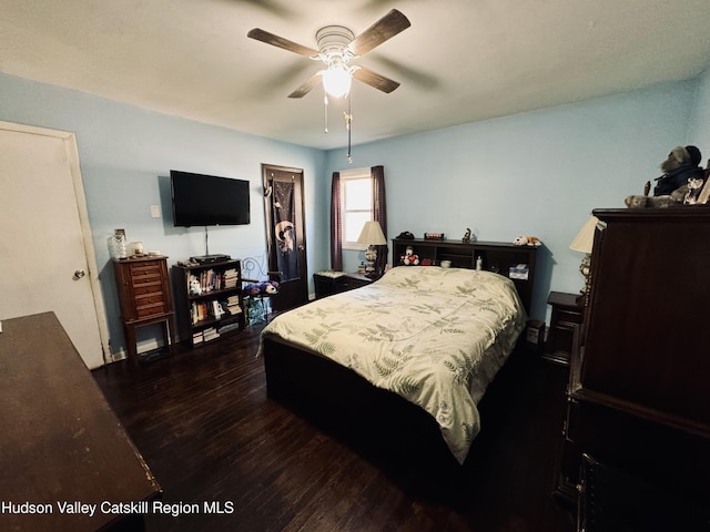 bedroom with dark wood finished floors and ceiling fan