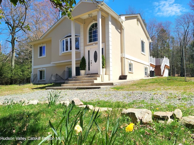 view of front of home with a front lawn