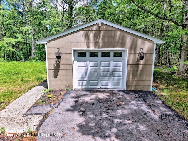 534 Rte 145, Cairo, NY 12413 - detached garage featuring driveway