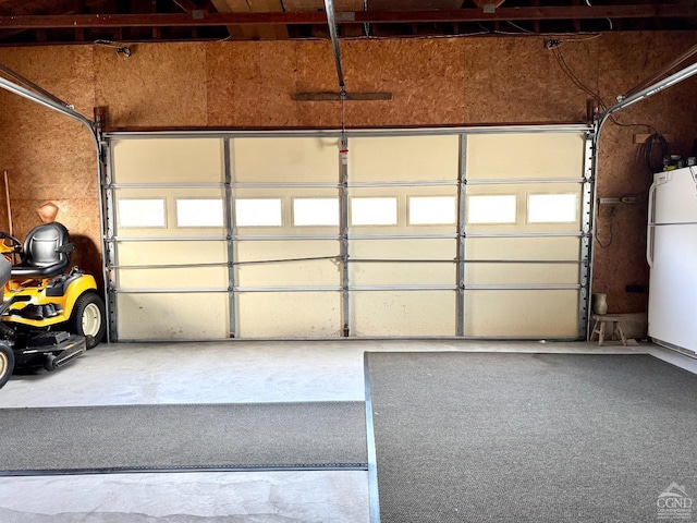 garage with freestanding refrigerator
