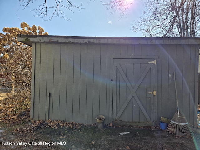 view of outbuilding