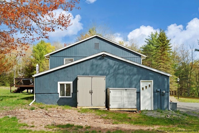 view of outbuilding