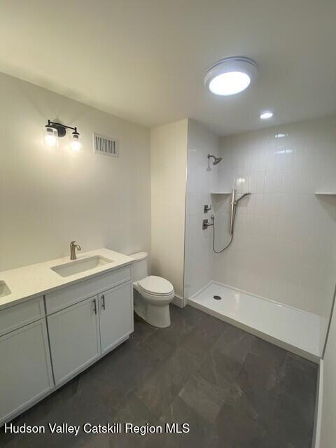 bathroom with a tile shower