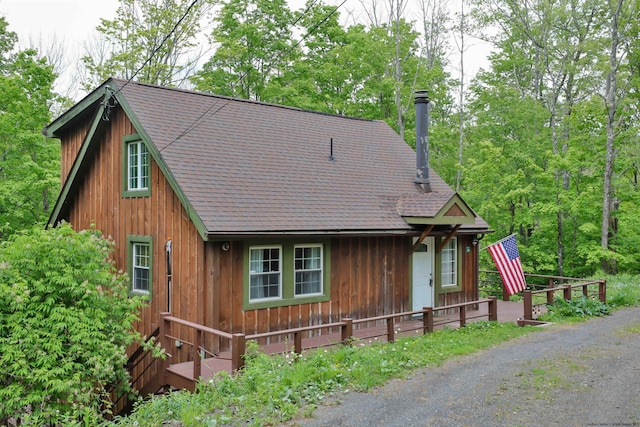 view of front of house with a shingled roof