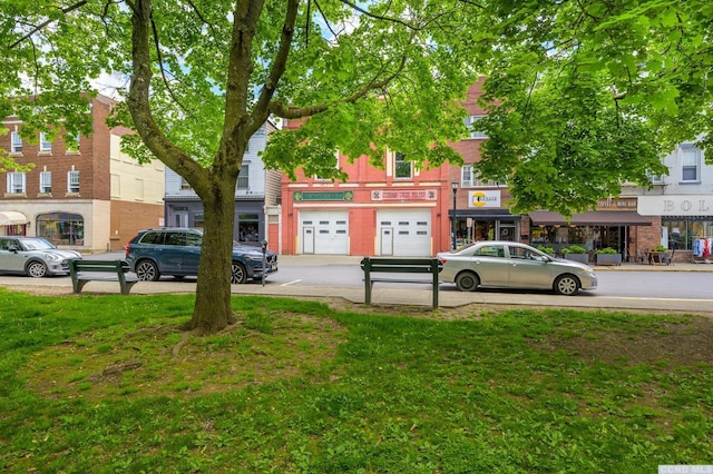 8-10 Park Pl, Hudson, NY 12534 - view of yard featuring a garage