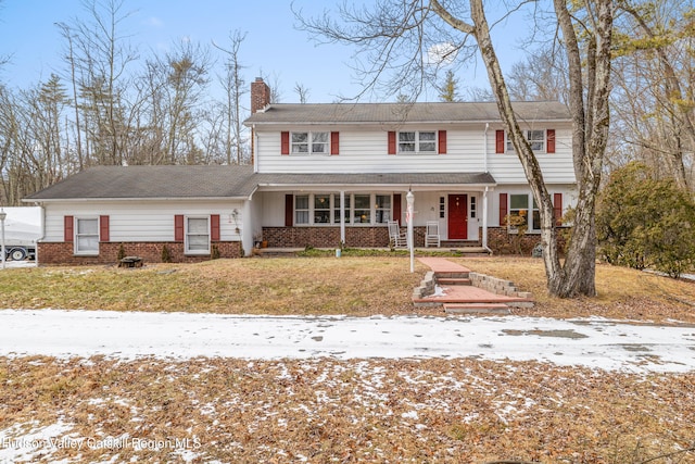 view of front of property featuring a lawn and a porch