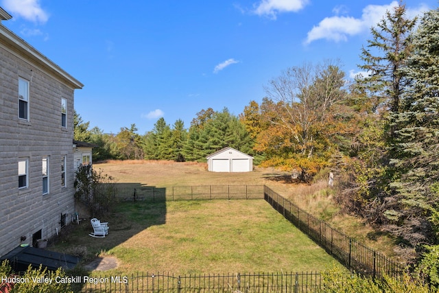 view of yard with an outbuilding and a garage