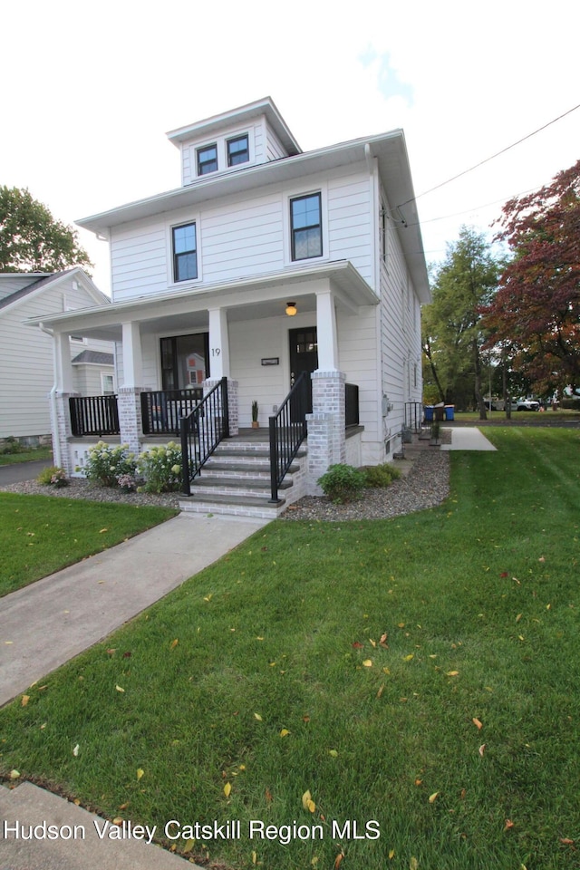 view of front of property featuring a porch and a front yard