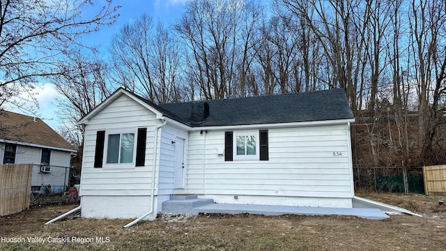 view of front of property