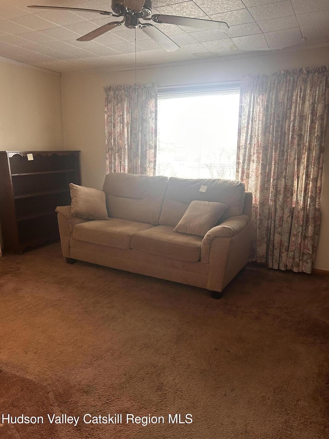 carpeted living room featuring ceiling fan