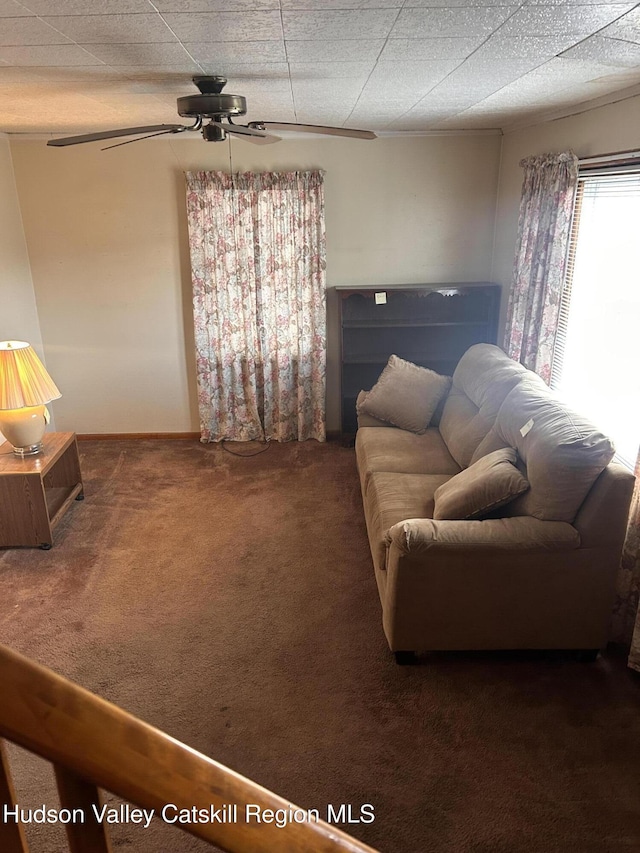 carpeted living room featuring ceiling fan