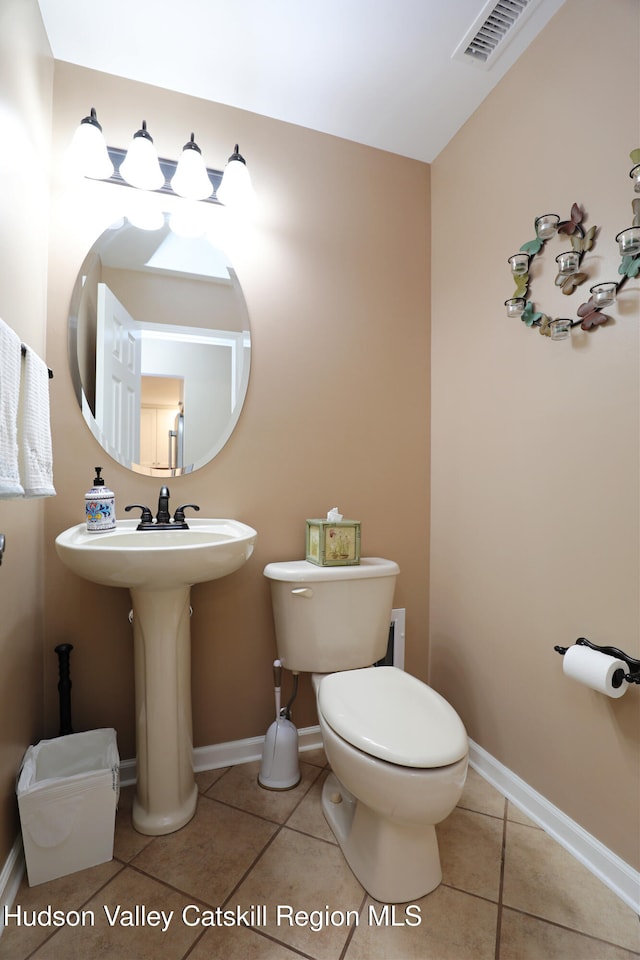 bathroom with visible vents, toilet, tile patterned flooring, and baseboards