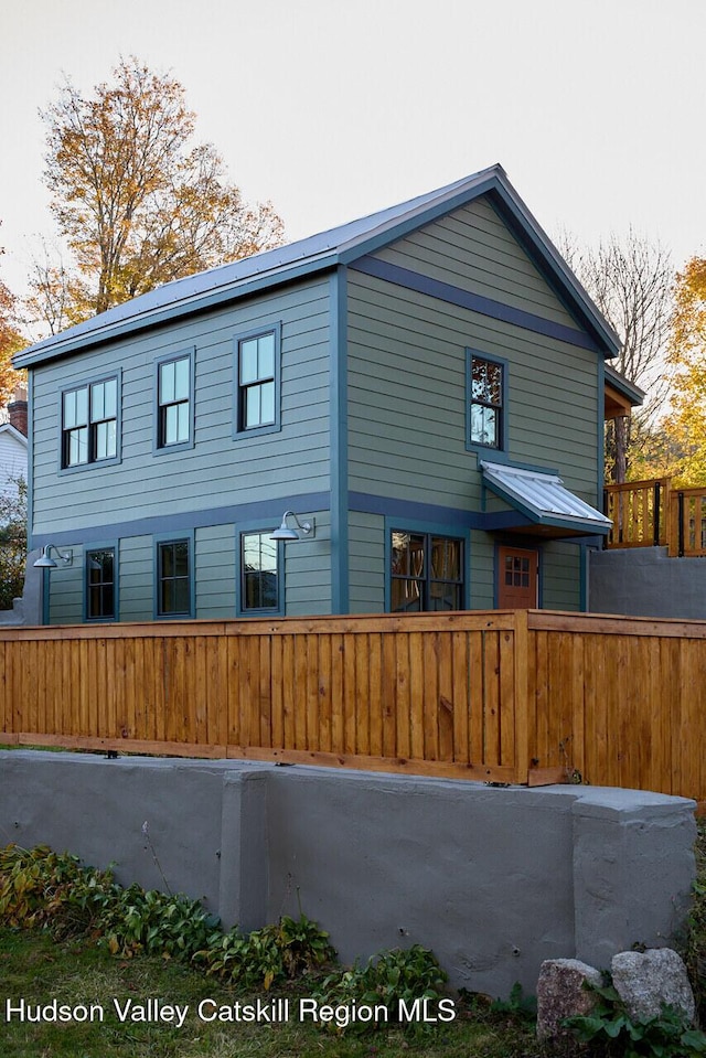 view of front of property featuring fence private yard
