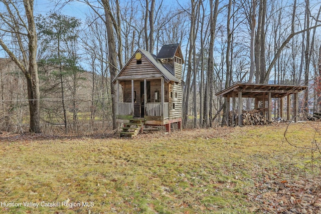 view of front of property with covered porch and a front yard