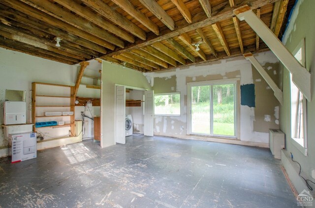 miscellaneous room with washer / dryer