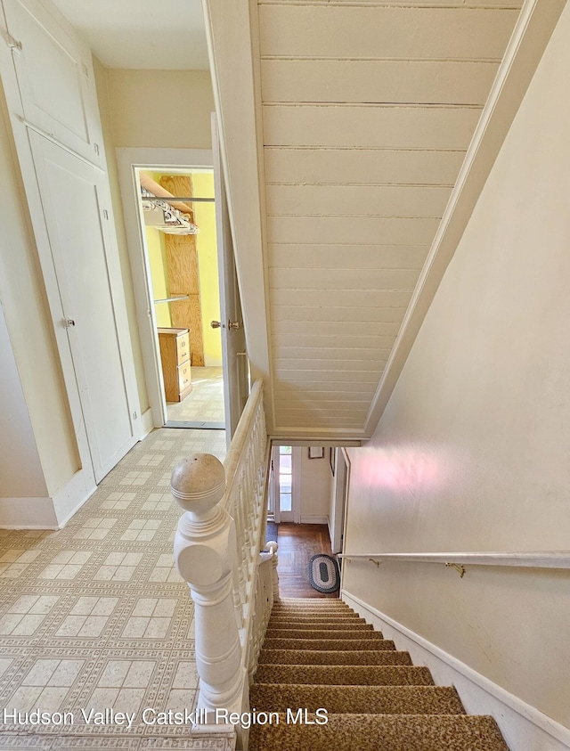 stairway with ornamental molding