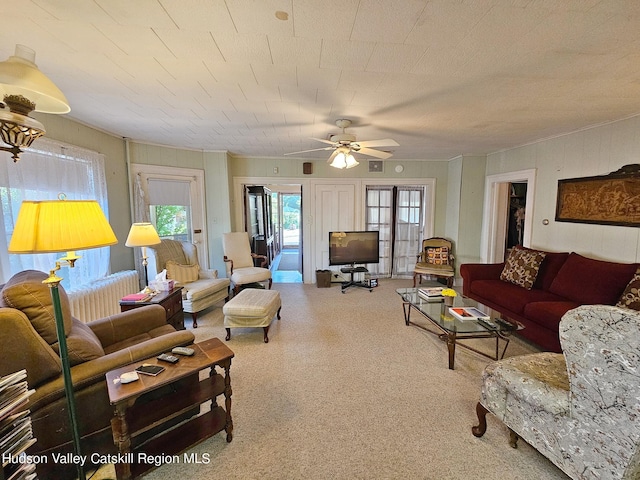 carpeted living room featuring ceiling fan