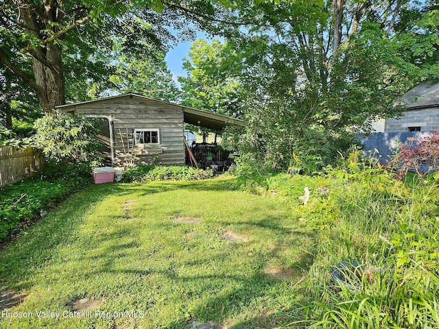 view of yard with a storage shed