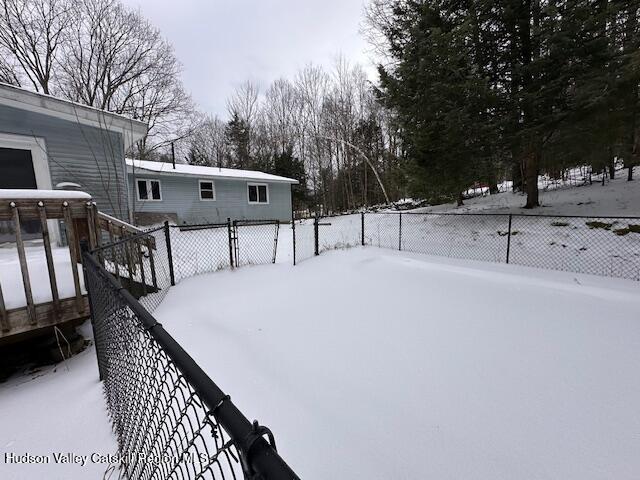 view of yard layered in snow