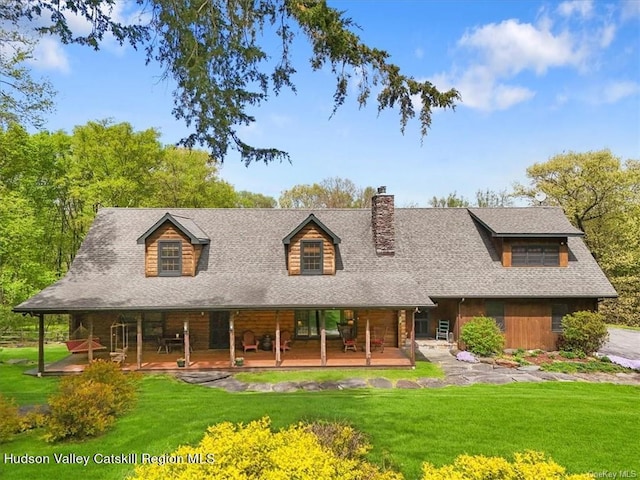 view of front of property with covered porch and a front lawn