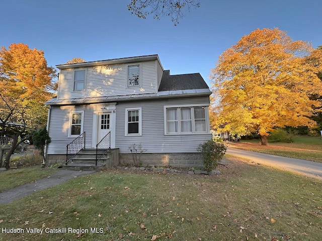 view of front of property with a front lawn