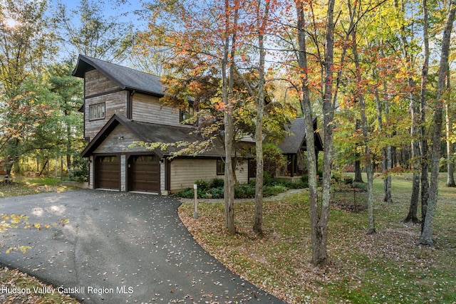 view of front facade featuring a garage