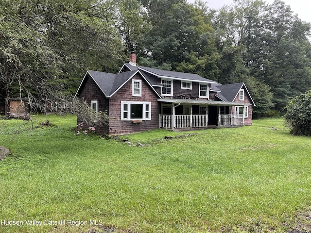 view of front of house featuring covered porch and a front yard