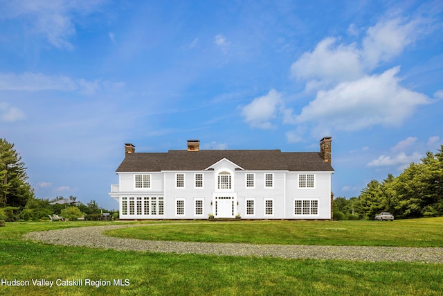 view of front of house featuring a front yard