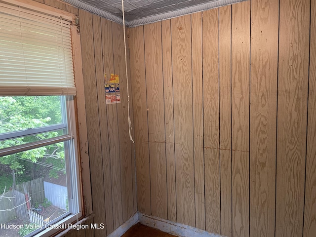 63 Gill St, Kingston, NY 12401 - detailed view of wooden walls