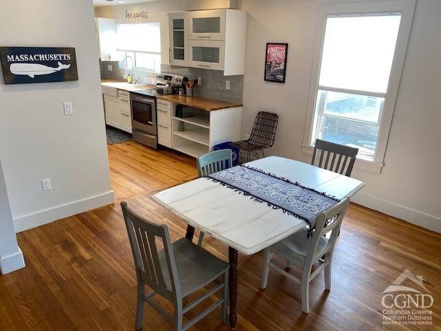 17-23 Linden St, Pittsfield, MA 01201 - dining space featuring baseboards and light wood-type flooring