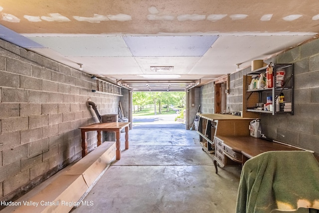 garage featuring concrete block wall