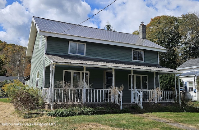 view of front facade featuring a front lawn and a porch