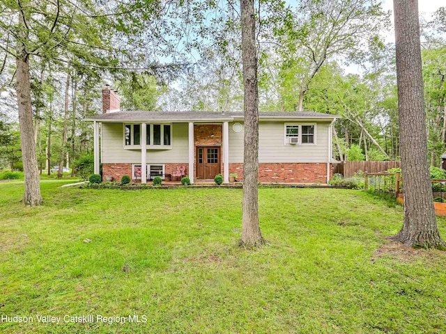 bi-level home featuring a front yard