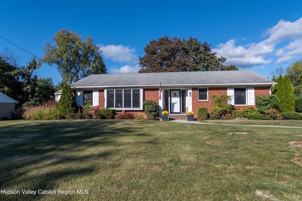 ranch-style house with a front yard