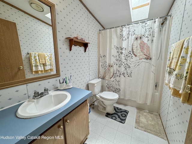 199 Echo Hill Rd, Saugerties, NY 12477 - full bath featuring vanity, shower / bath combo with shower curtain, toilet, and wallpapered walls