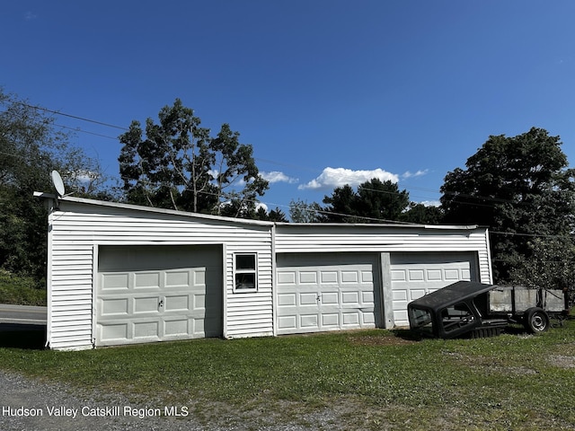 garage featuring a lawn