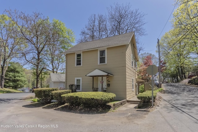 view of front of property with a shingled roof