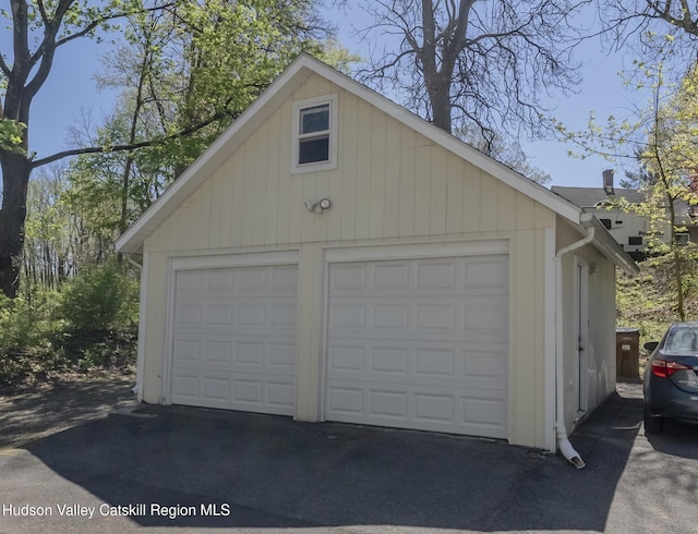 view of detached garage