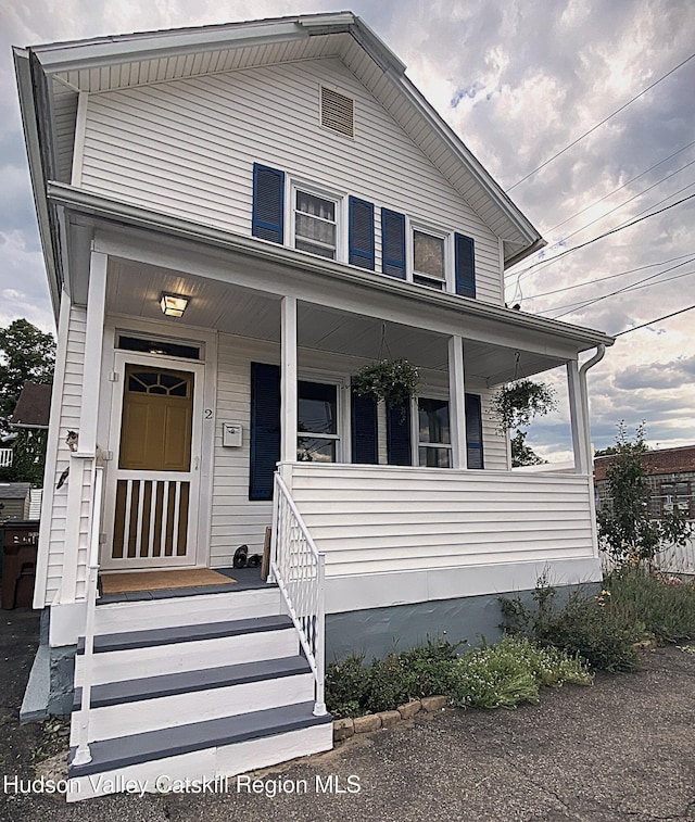 view of front of home featuring a porch