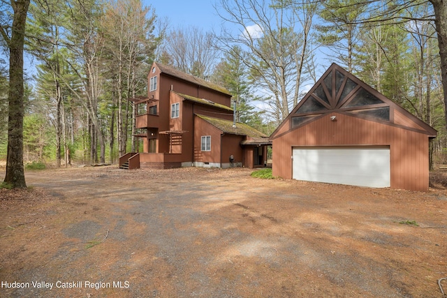 view of front of property with a shingled roof and driveway