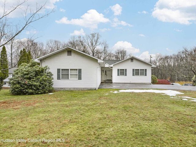 single story home with a front yard