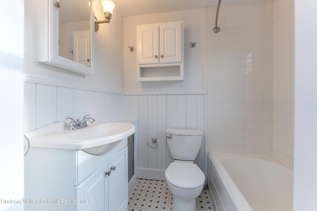 full bathroom featuring vanity, toilet, and tiled shower / bath combo