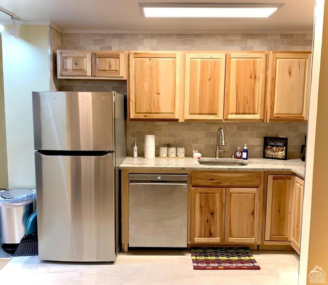 72 Hunter Dr Unit L-6, Hunter, NY 12442 - kitchen featuring appliances with stainless steel finishes, a sink, tasteful backsplash, crown molding, and light brown cabinets