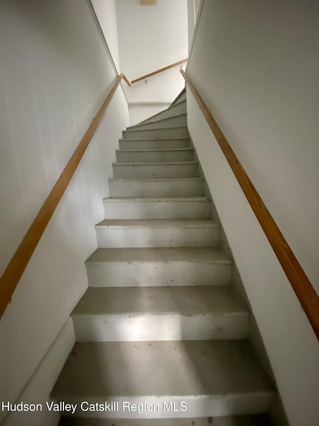 336 Warren St, Hudson, NY 12534 - view of stairway