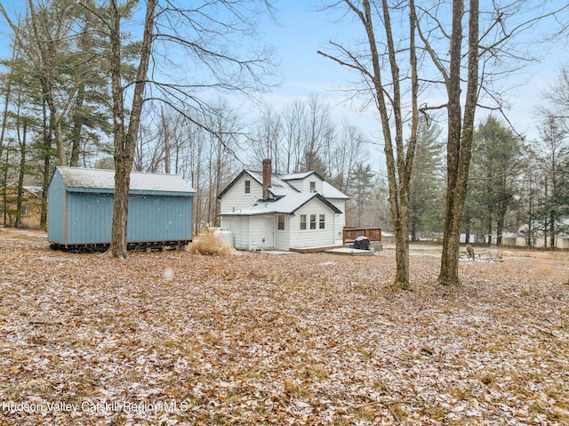 view of side of property featuring an outdoor structure